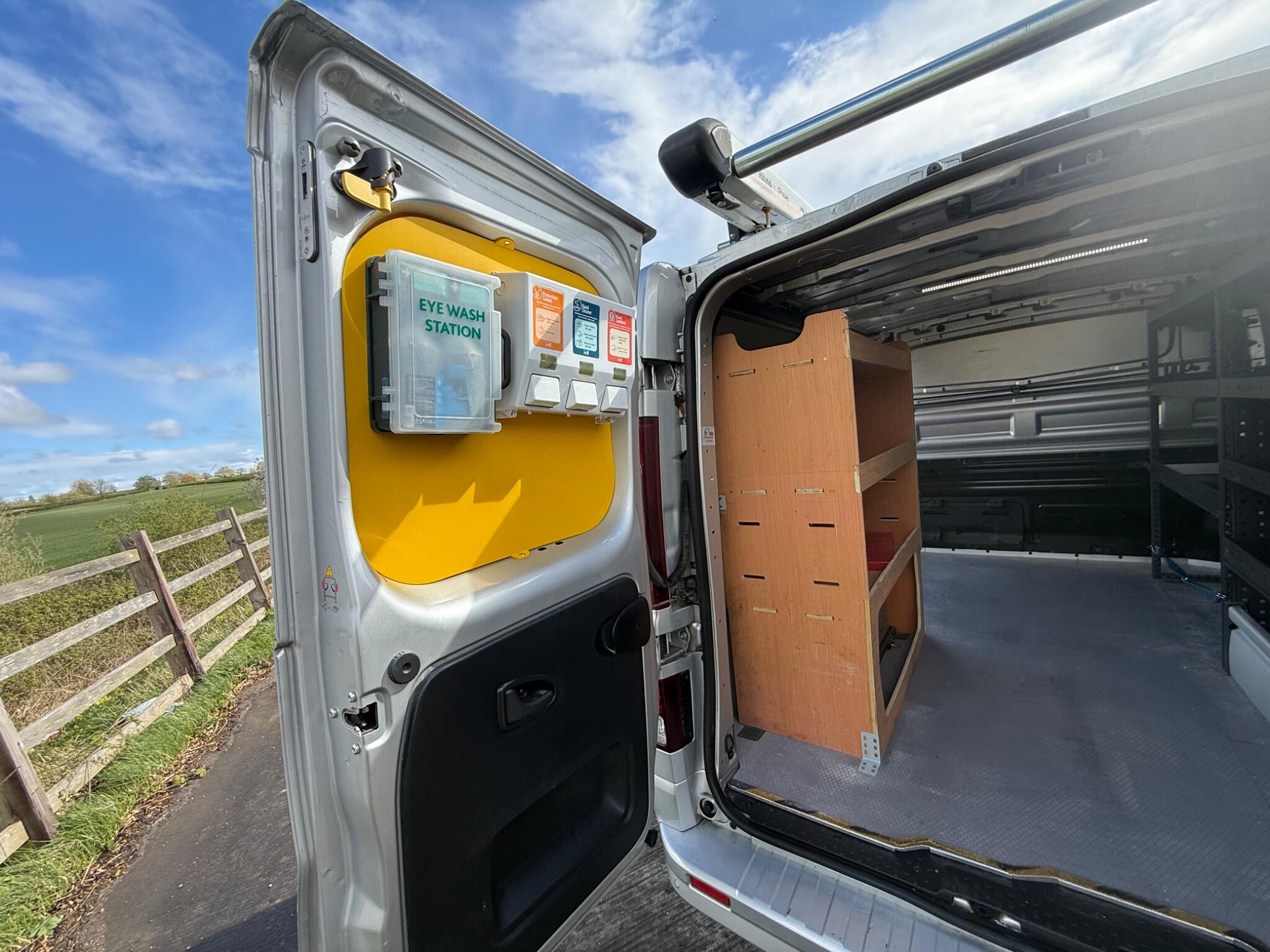 Vauxhall Vivaro 1.6 CDTi 2900 BiTurbo Sportive L1 H1 Euro 6 (s/s) 5dr — photo 96 of 98